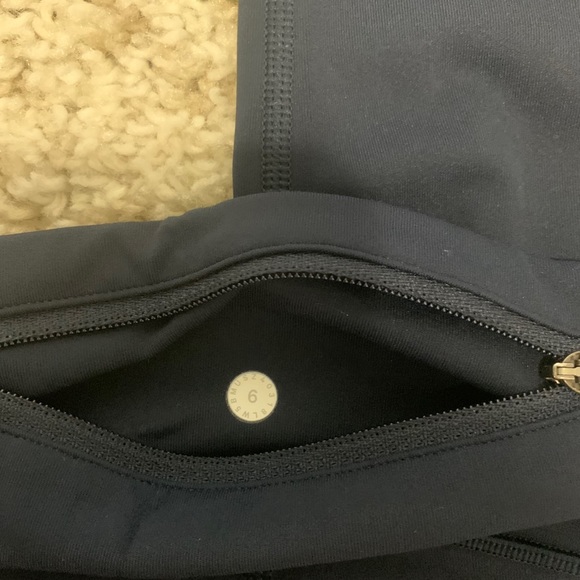 Lululemon Navy Wunder Under 28” Luxtreme Size 6 - Picture 3 of 3